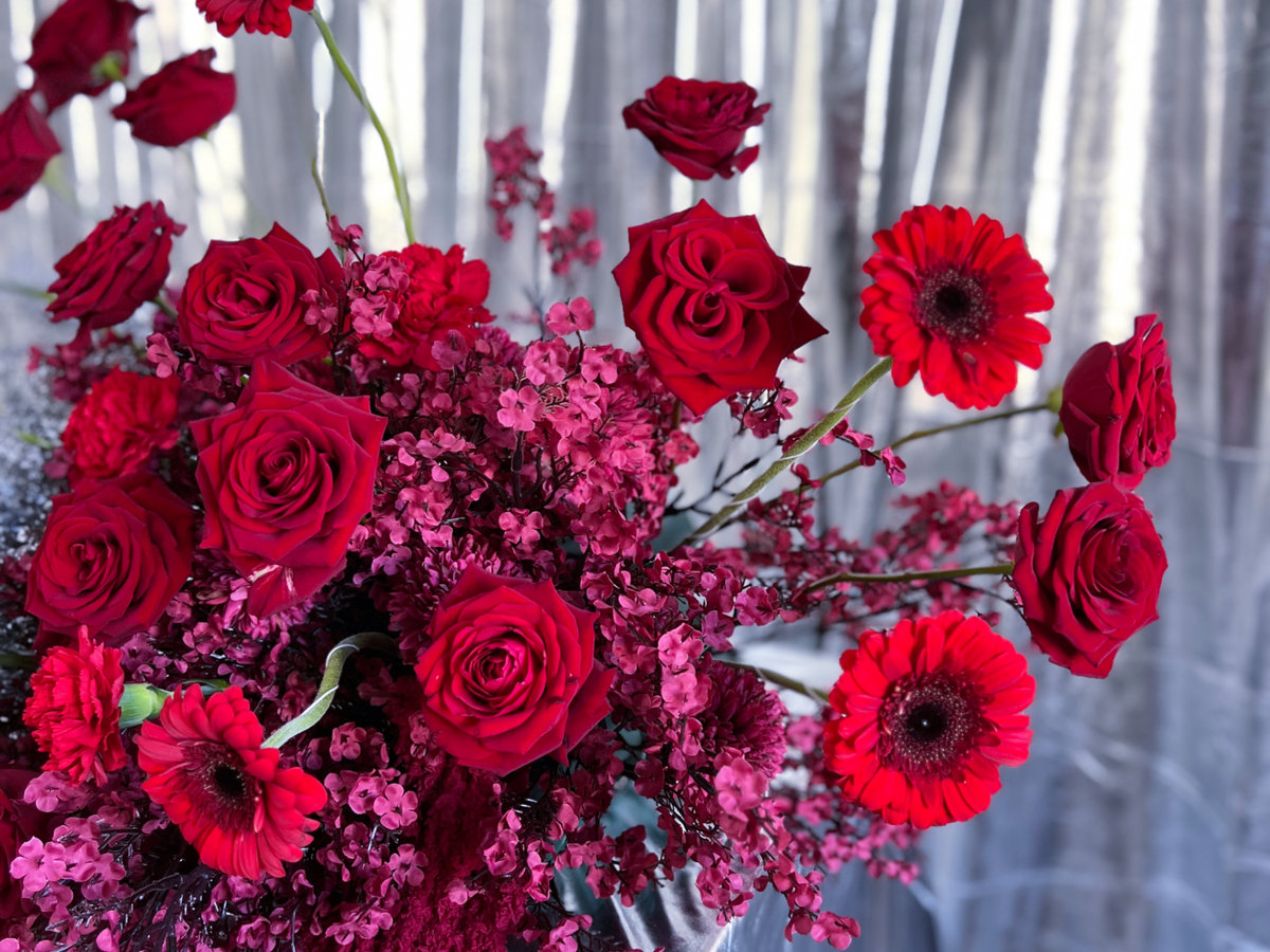 Composition florale rouge